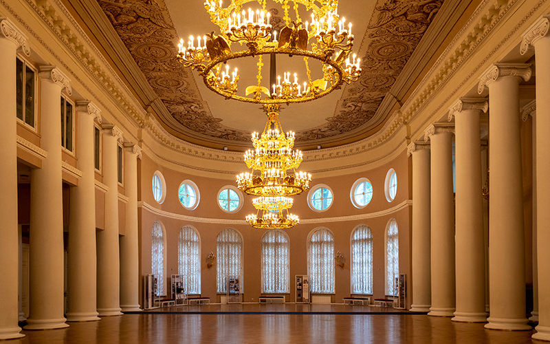 Таврический дворец в Санкт-Петербурге