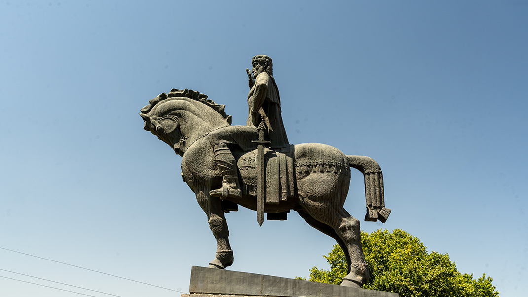 Памятник Вахтангу Горгасали