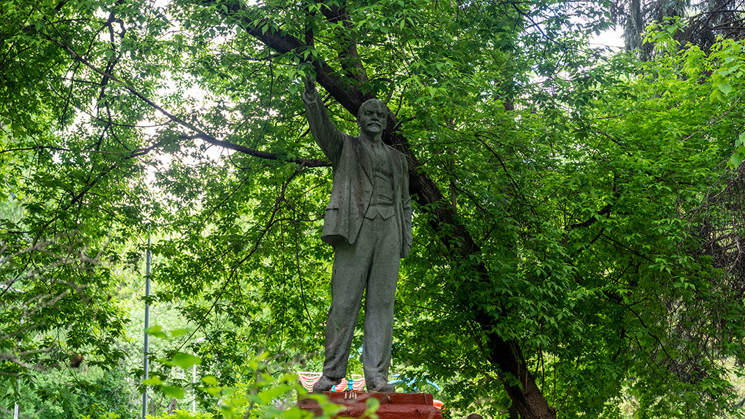 Monument to V. I. Lenin