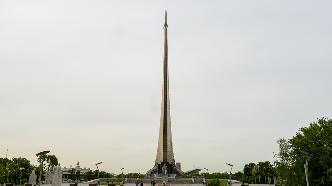 View of the monument from the Cosmonauts Alley