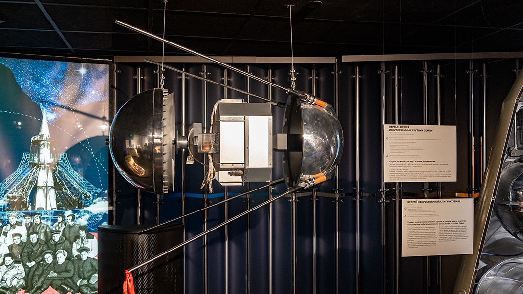 Model of the first artificial Earth satellite