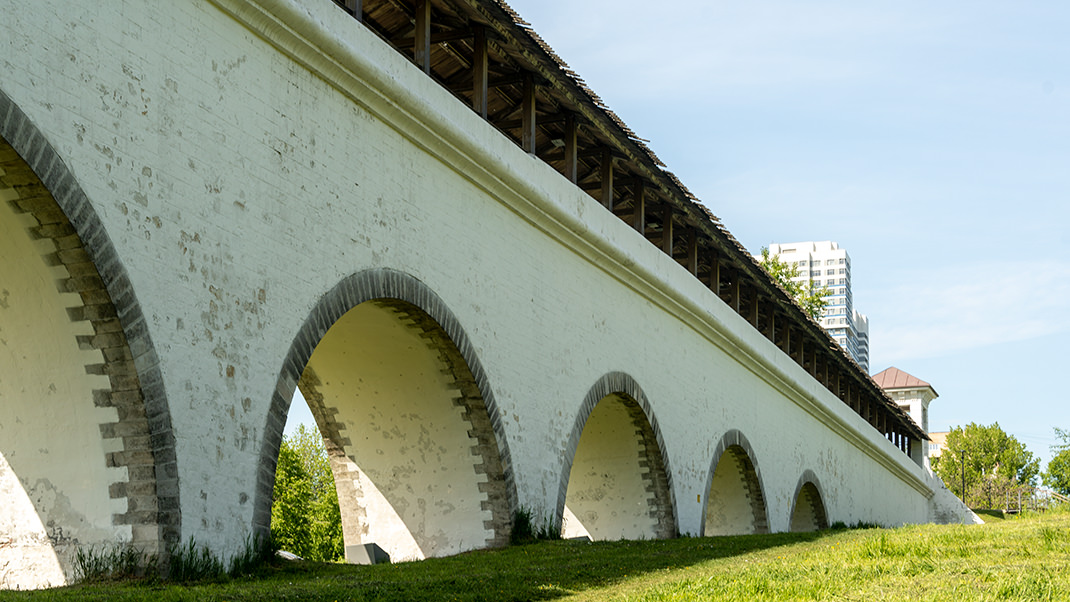 At that time, the structure was the longest and tallest stone bridge in Moscow