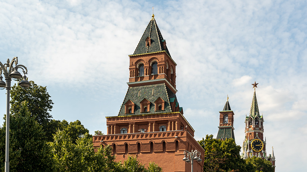 The Konstantino-Eleninskaya Tower. In the distance, the Nabatnaya and Tsarskaya Towers are visible