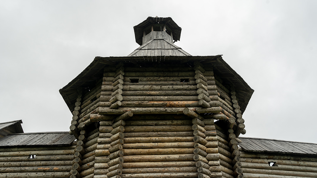 Деревянная башня