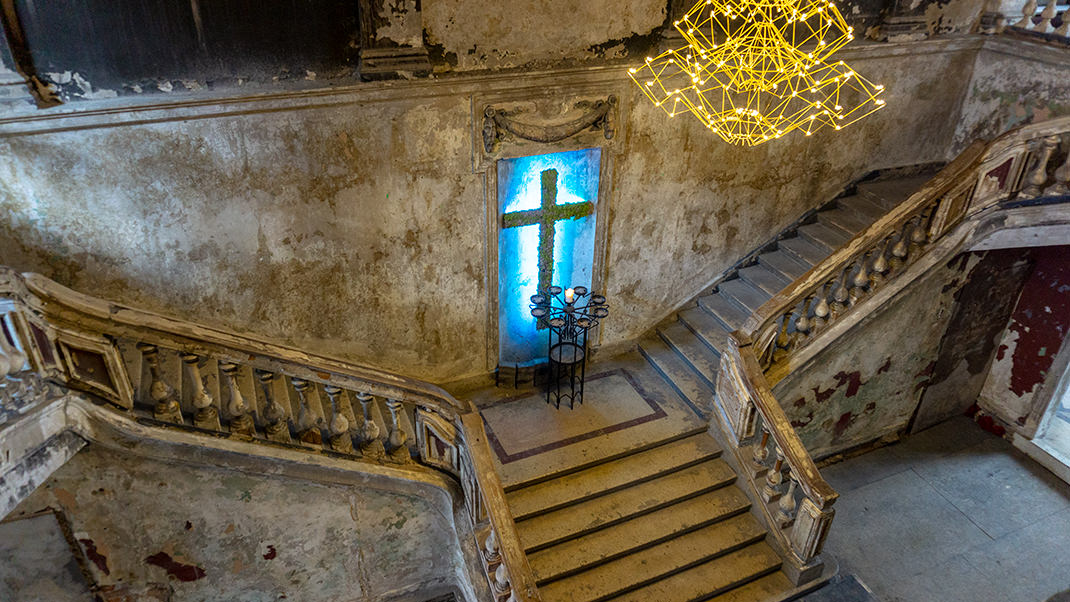 Лестница — самое любимое у посетителей место для фото