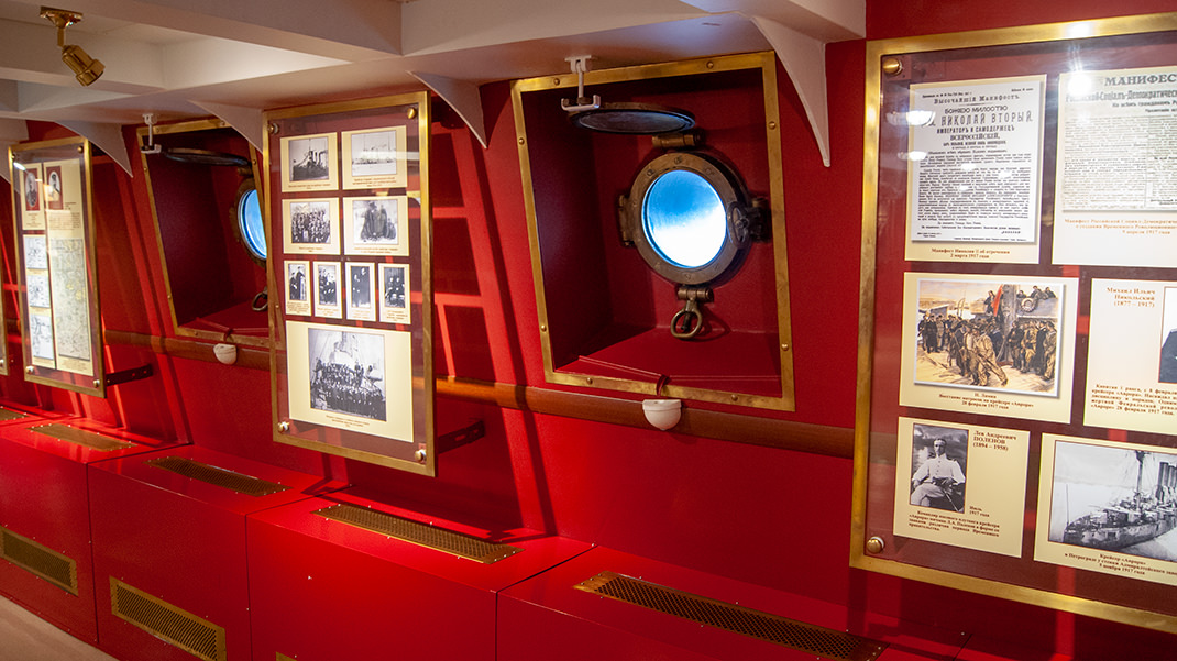 Всего на «Авроре» 9 выставочных залов Центрального Военно-морского музея