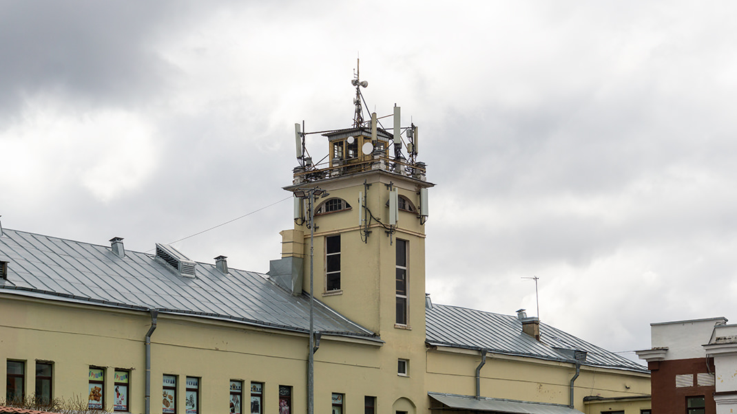 Здание с башней на территории бывшей граммофонной фабрики