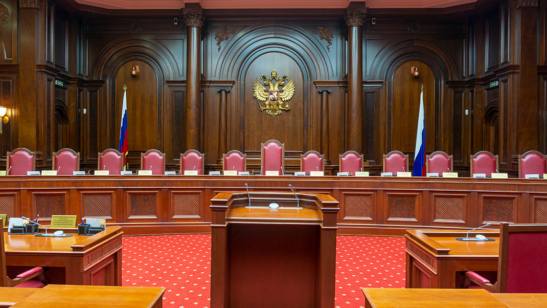Конституционный суд состоит из 19 судей