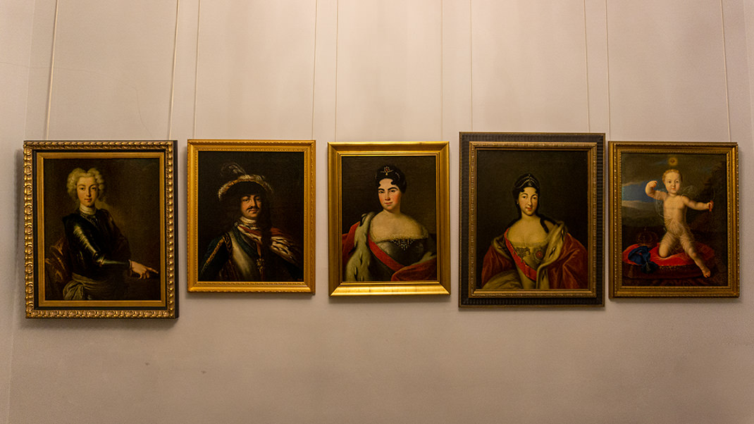 Портреты императора и его семьи