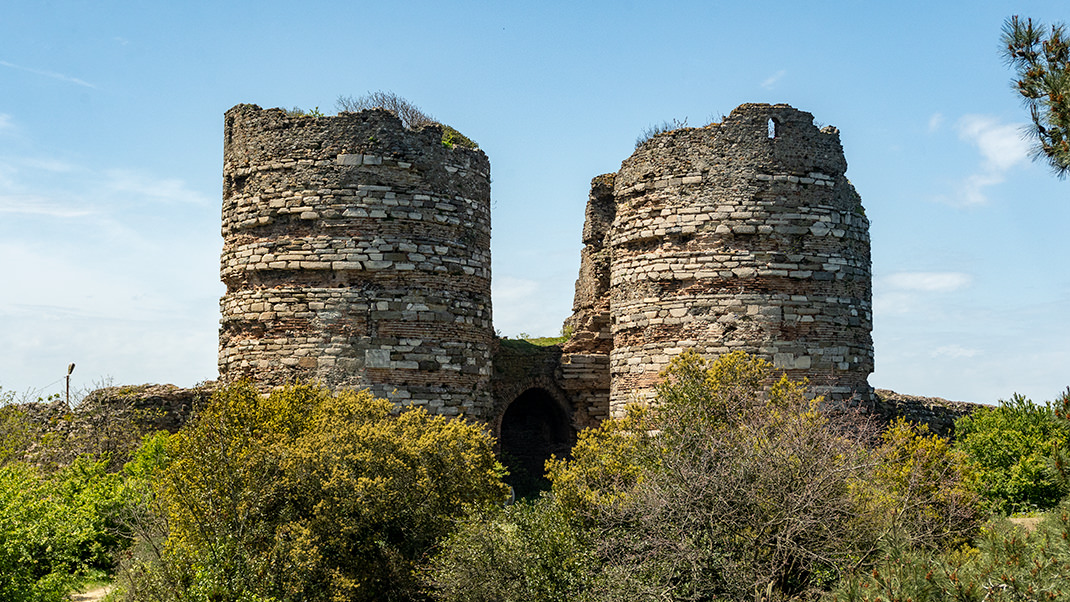 Замок Йорос