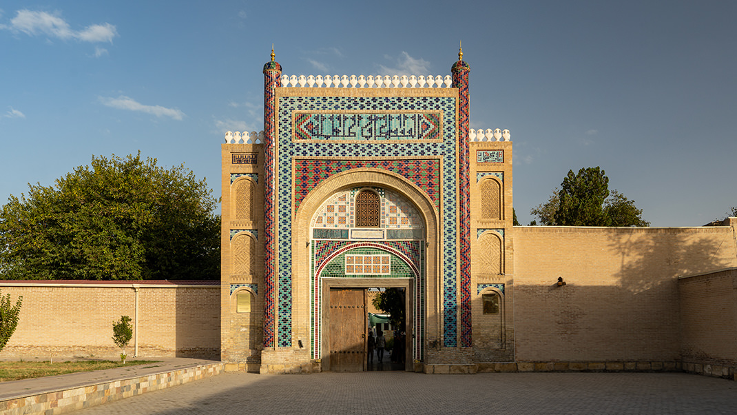 Sitorai Mokhi-Khosa. Gate