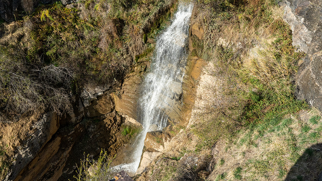 Tashgul Waterfall